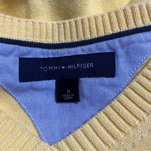 Tommy Hilfiger Yellow Cotton V Neck Pullover Sweater - Picture 4 of 5